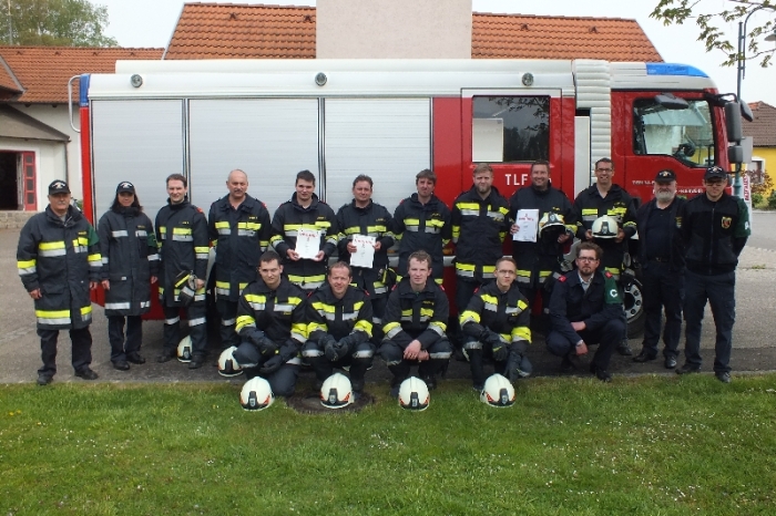 Feuerwehr Grunddorf absolvierte Ausbildungsprüfung Löscheinsatz mit 3 Gruppen