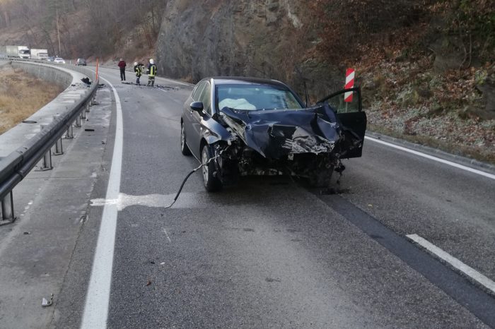 Verkehrsunfall auf der B34 für die FF Plank