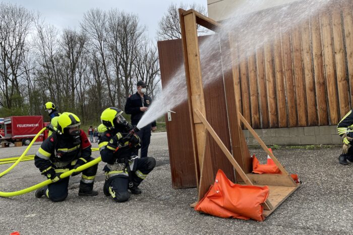 Ausbildungsprüfung Löscheinsatz erfolgreich abgelegt