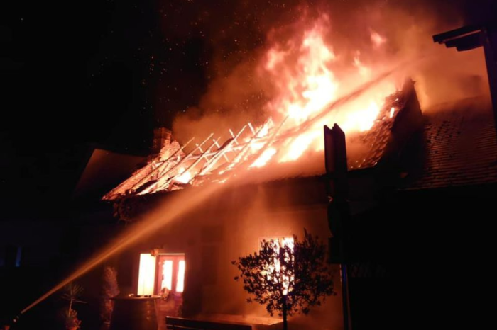 Dachstuhlbrand in der Langenloiser Kellergasse