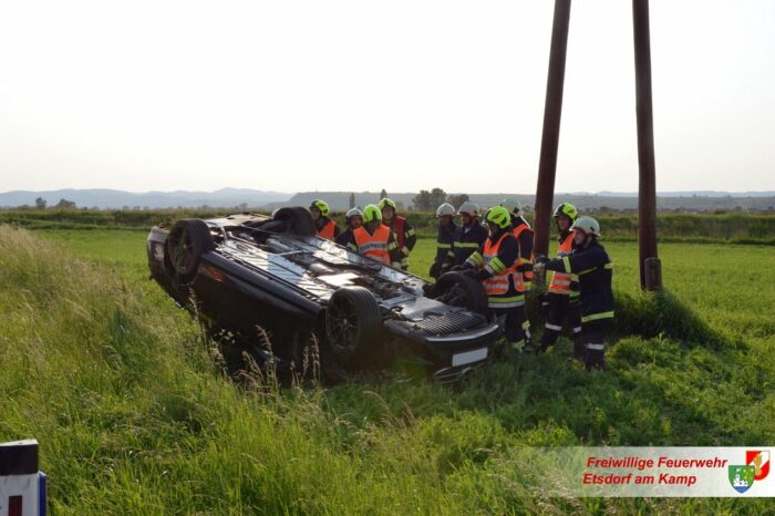 Verkehrsunfall mit Menschenrettung auf der L45