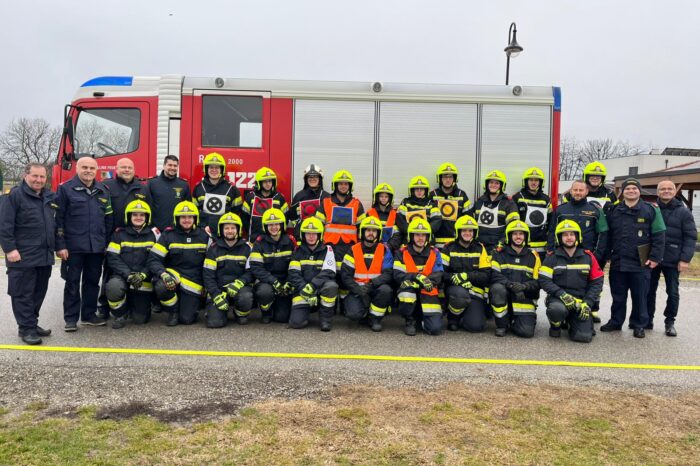 Erfolgreiche Ausbildungsprüfung Technischer Einsatz der FF Straß